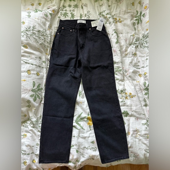 BNWT Abercrombie The 90’s Straight Jeans size 27 short - Picture 2 of 7